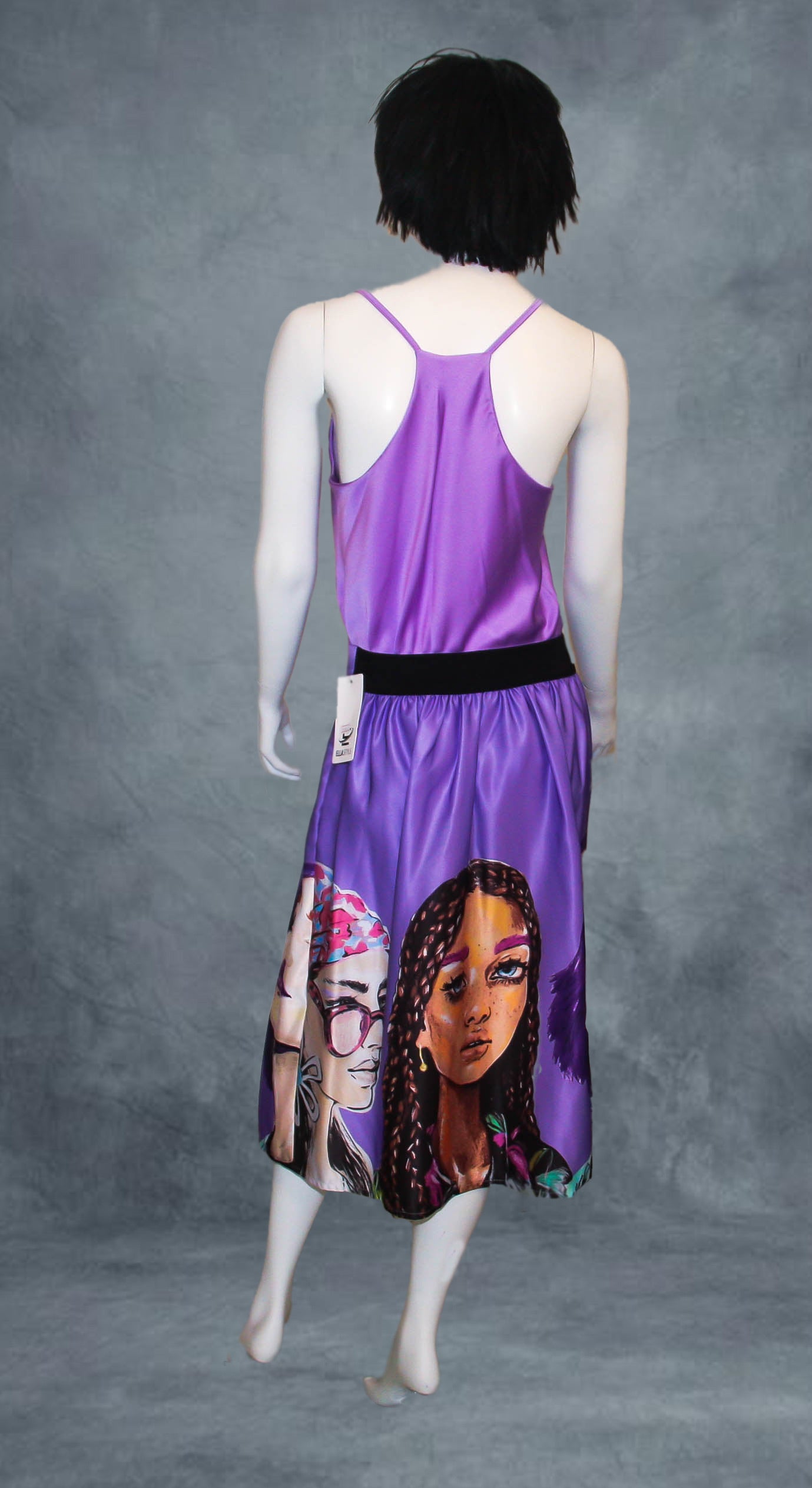 Abito viola con bretelline e gonna fantasia donne del mondo